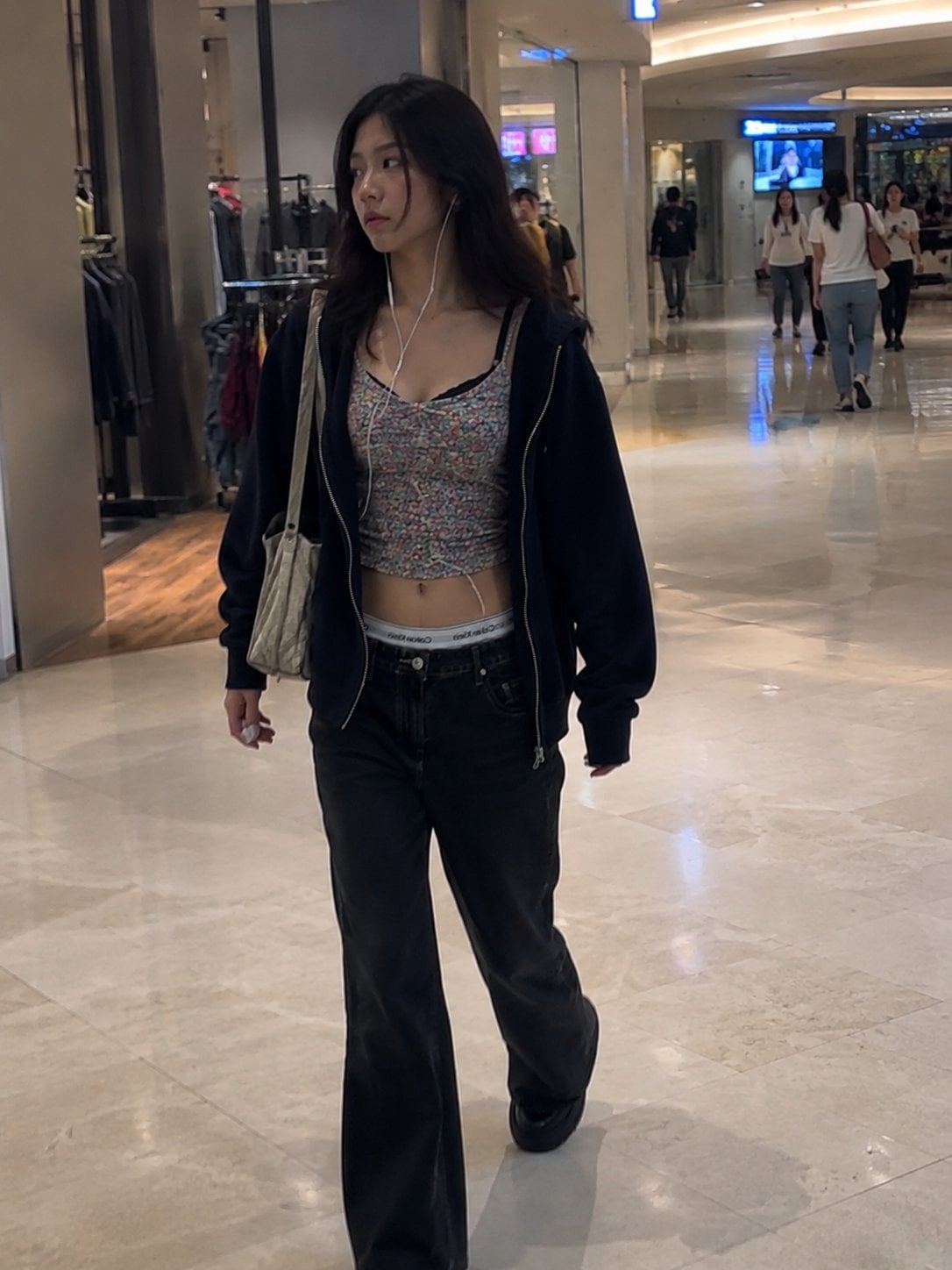 Candid Y2K Street Fashion Snapshot
